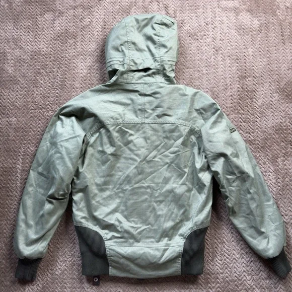 686 Woman's Snowboarding Jacket Green Pink Size XS Winter Gear - Picture 7 of 9